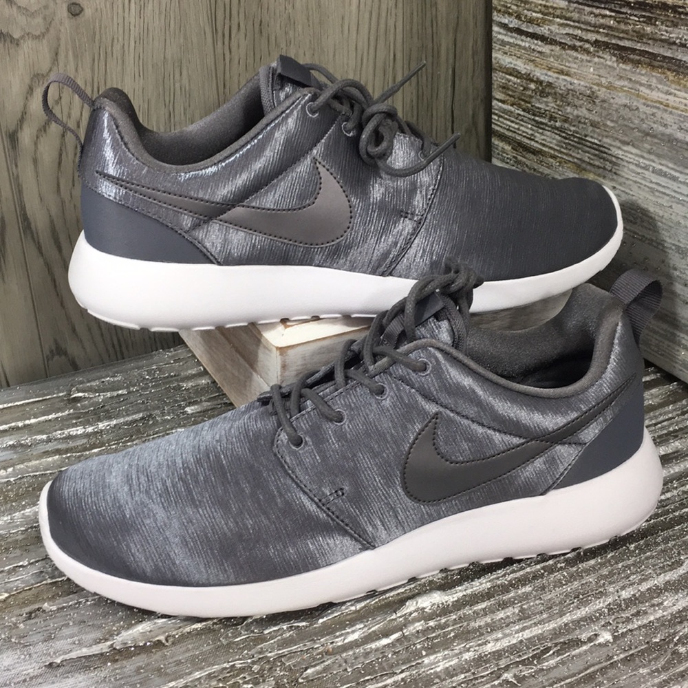WMNS NIKE ROSHE ONE PRM gunsmoke/gunsmoke-white - Picture 5 of 8